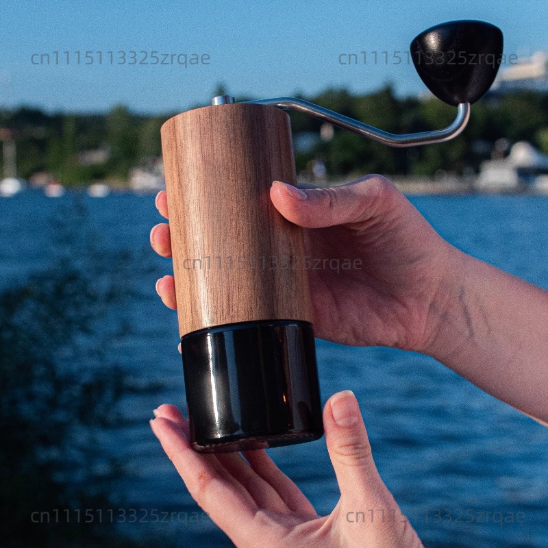 Ręczny młynek do kawy Commande – Burr Hand Grinder recenzja i cena