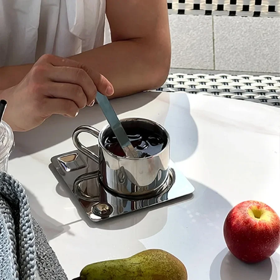Minimalistyczny kubek skandyna – Espresso Cup Saucer recenzja i cena
