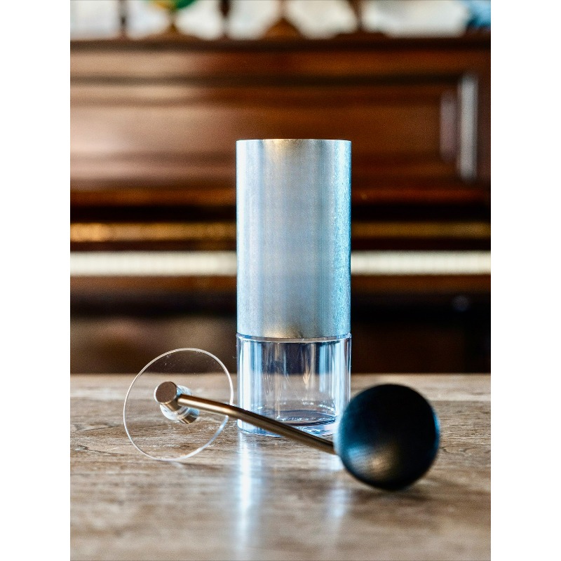 Ręczny młynek do kawy Commande – Burr Hand Grinder recenzja i cena