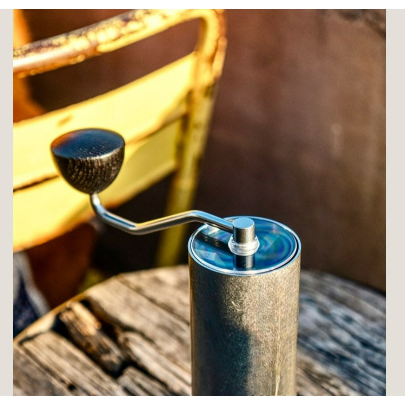 Ręczny młynek do kawy Commande – Burr Hand Grinder recenzja i cena